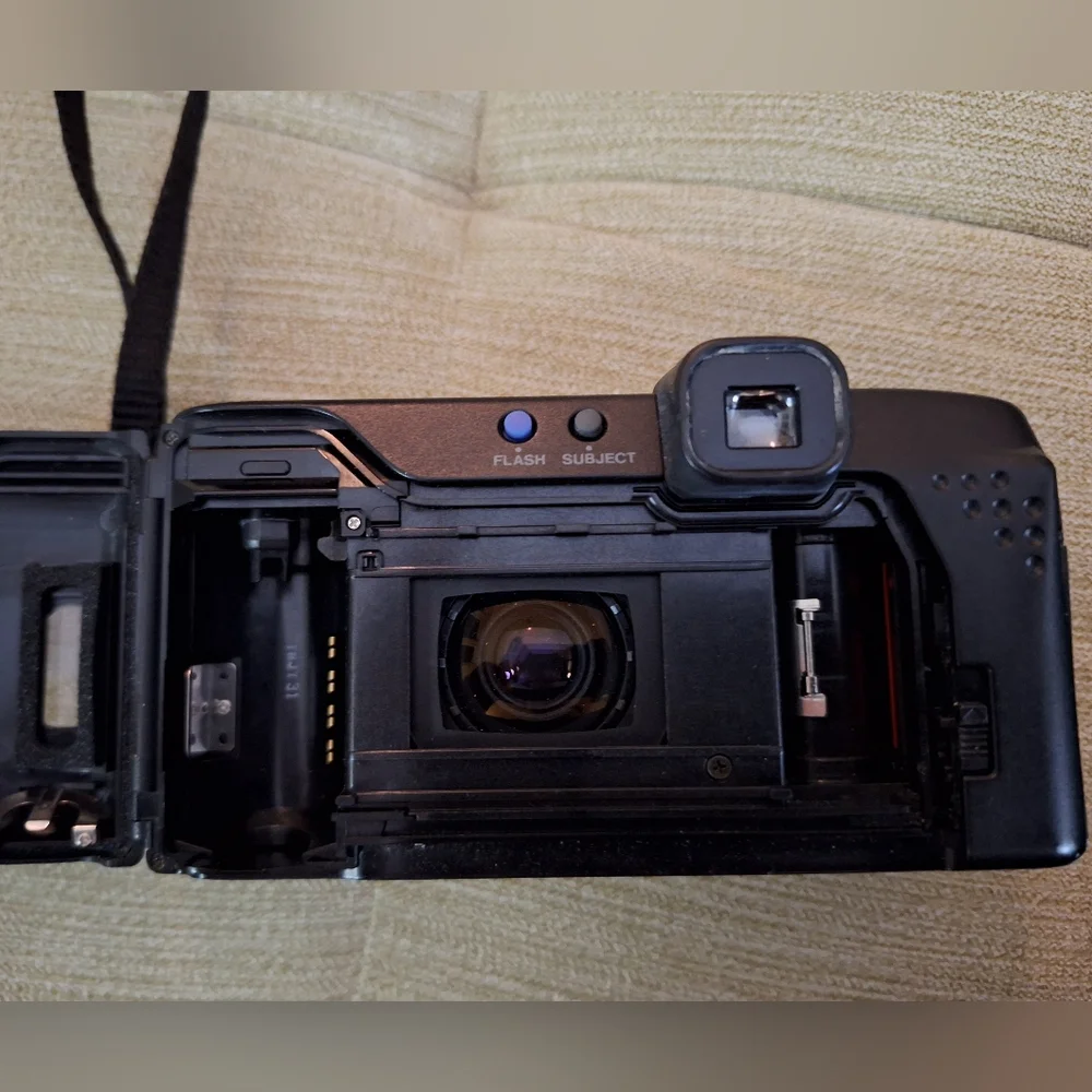 VTG Olympus Infinity Zoom 200 Multi AF 38-80mm Point & Shoot 35mm Film Camera